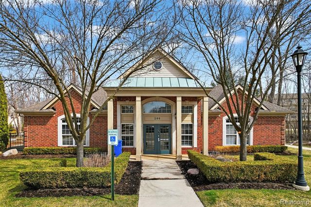 143 E Bay Drive, Walled Lake, MI 48390