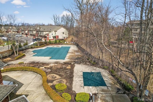 143 E Bay Drive, Walled Lake, MI 48390