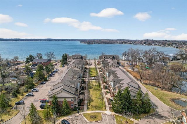 143 E Bay Drive, Walled Lake, MI 48390