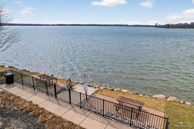 143 E Bay Drive, Walled Lake, MI 48390