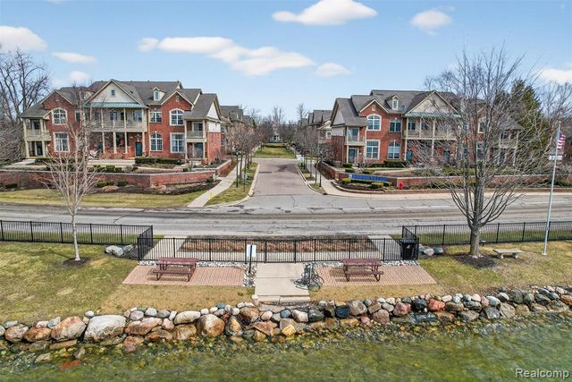 143 E Bay Drive, Walled Lake, MI 48390