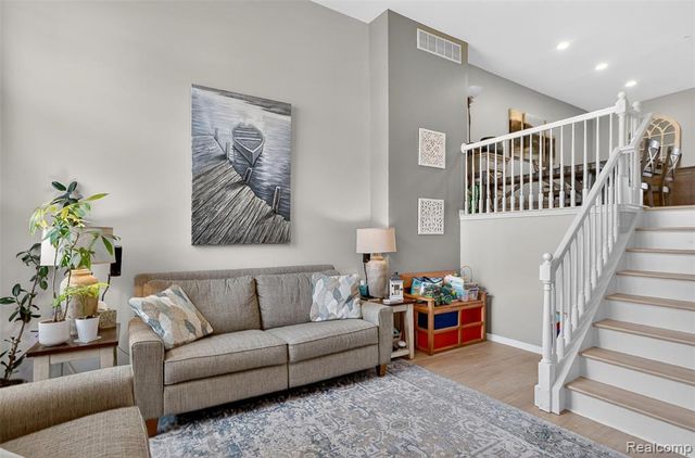 143 E Bay Drive, Walled Lake, MI 48390