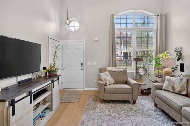 143 E Bay Drive, Walled Lake, MI 48390