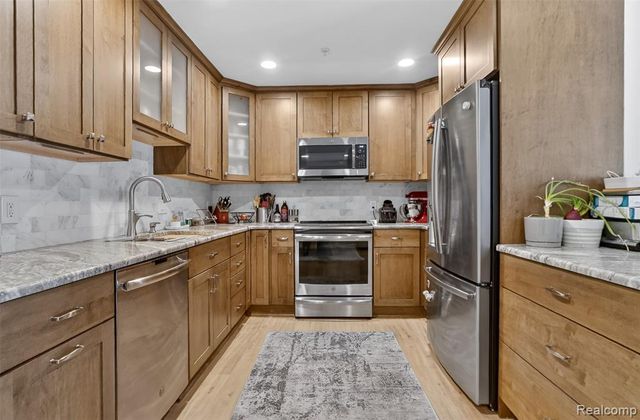 143 E Bay Drive, Walled Lake, MI 48390