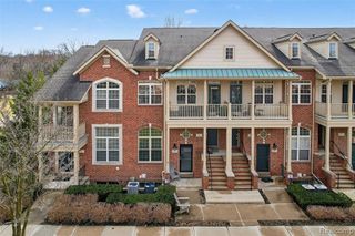 143 E Bay Drive, Walled Lake, MI 48390