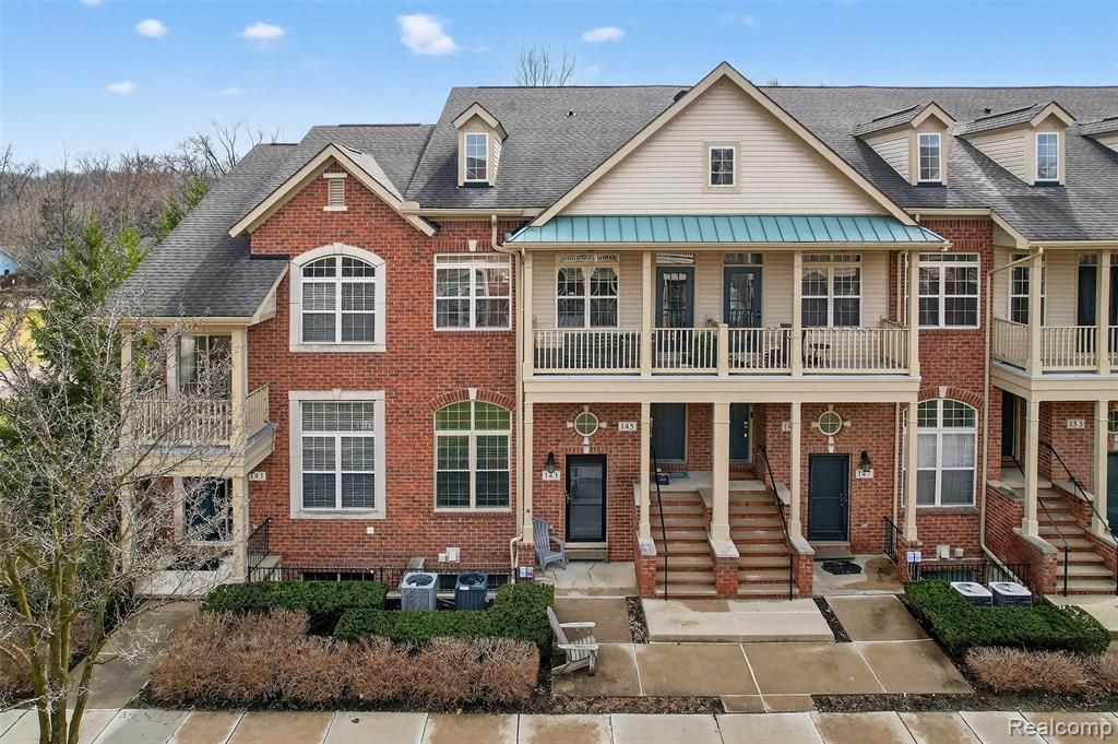 143 E Bay Drive, Walled Lake, MI 48390