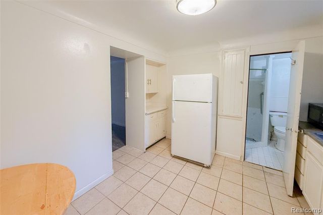 18001 Elizabeth Street, Roseville, MI 48066