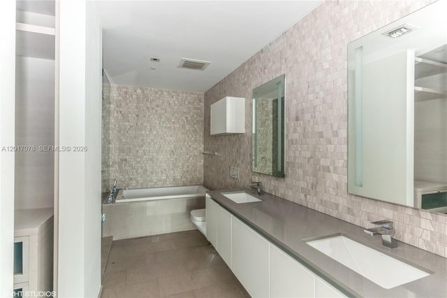 88 SW 7th St 2508, Miami, FL 33130