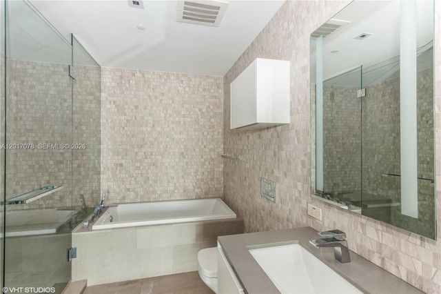 88 SW 7th St 2508, Miami, FL 33130