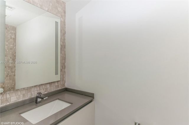 88 SW 7th St 2508, Miami, FL 33130