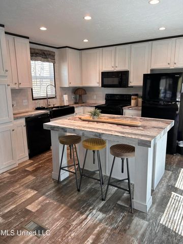 825 Riley Road, Vicksburg, MS 39183