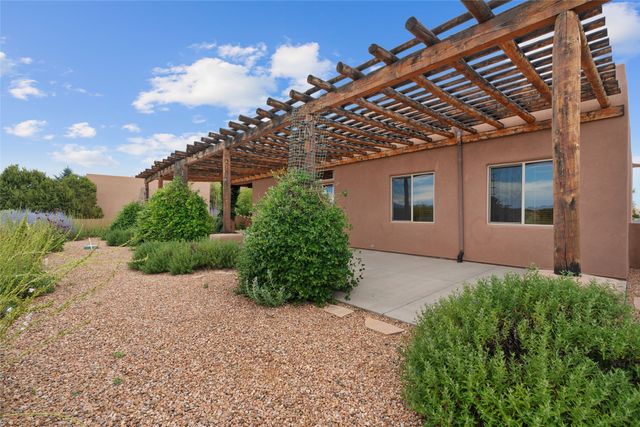 211 E Chili Line Road, Santa Fe, NM 87508