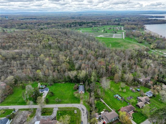15 South Lane, Evans, NY 14006