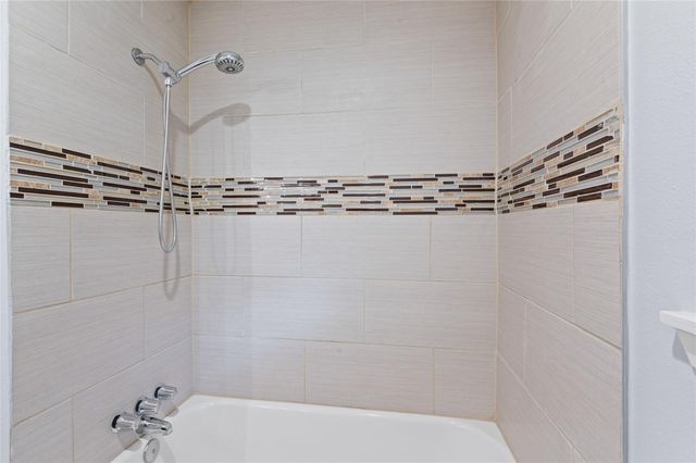 118 E Thornton Road, Houston, TX 77022