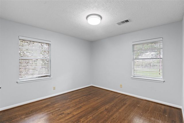118 E Thornton Road, Houston, TX 77022