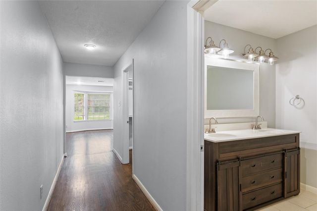 118 E Thornton Road, Houston, TX 77022
