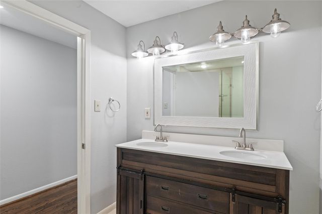 118 E Thornton Road, Houston, TX 77022