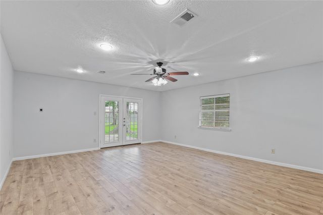 118 E Thornton Road, Houston, TX 77022