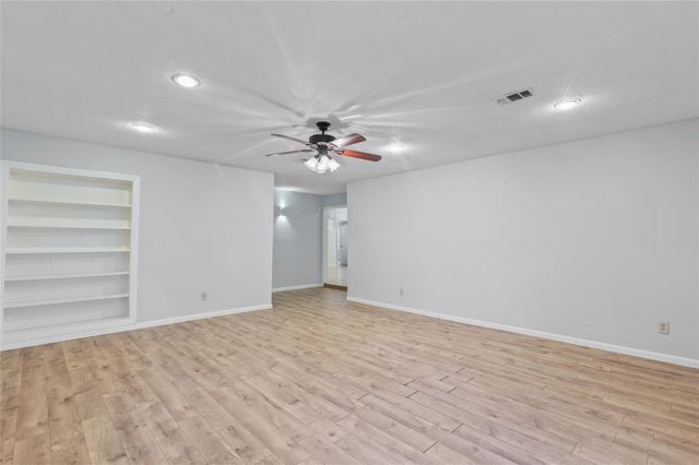 118 E Thornton Road, Houston, TX 77022
