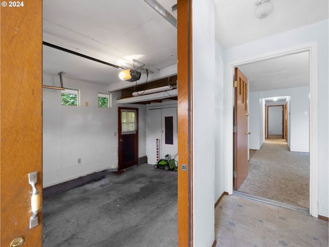3631 Se KELLY St, Portland, OR 97202
