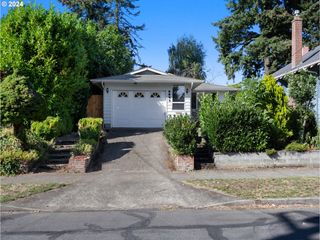 3631 Se KELLY St, Portland, OR 97202
