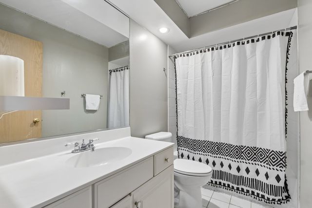 19449 W Forest Lane, Mundelein, IL 60060