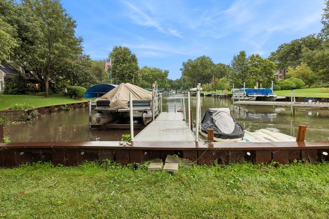 19449 W Forest Lane, Mundelein, IL 60060