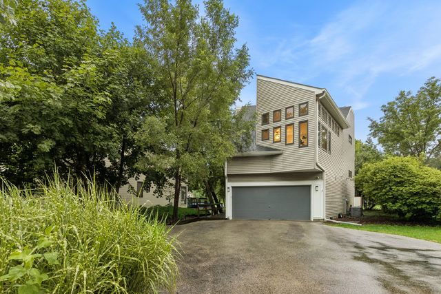 19449 W Forest Lane, Mundelein, IL 60060