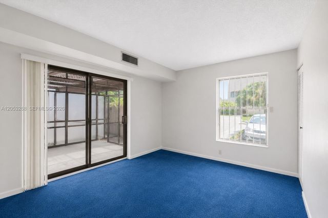 10339 NW 9th St Cir 2-2, Miami, FL 33172