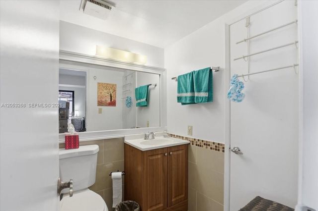 10339 NW 9th St Cir 2-2, Miami, FL 33172