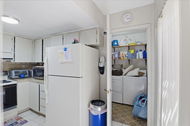 10339 NW 9th St Cir 2-2, Miami, FL 33172