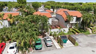 10339 NW 9th St Cir 2-2, Miami, FL 33172