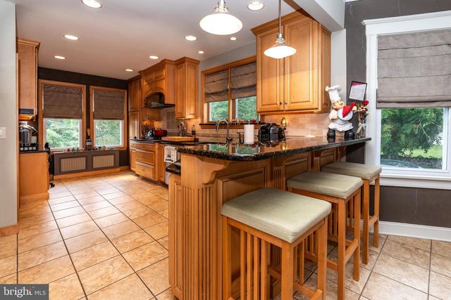 76 BROAD ST, Elmer, NJ 08318