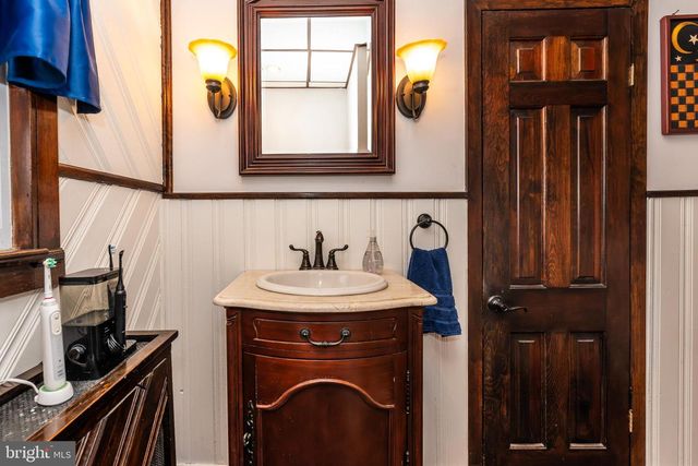76 BROAD ST, Elmer, NJ 08318