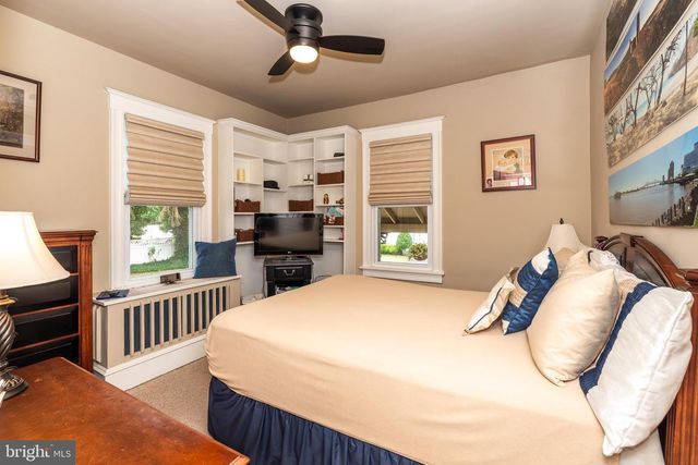 76 BROAD ST, Elmer, NJ 08318