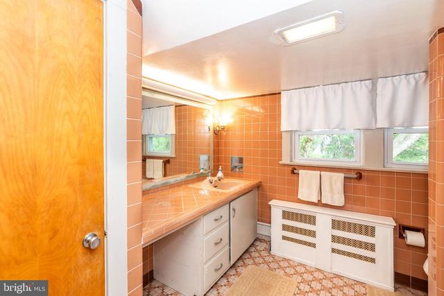 76 BROAD ST, Elmer, NJ 08318