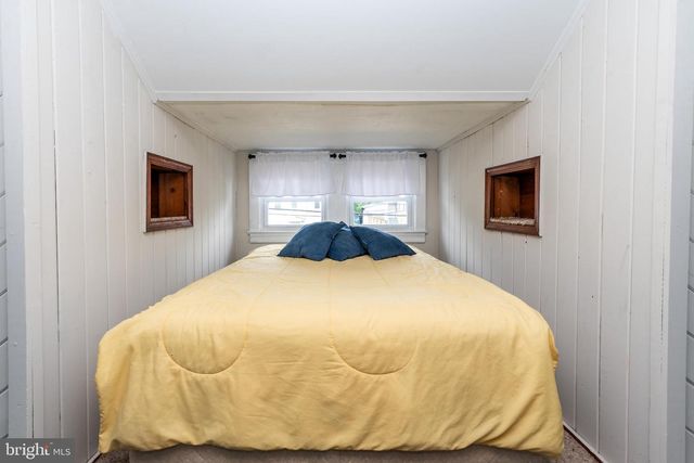 76 BROAD ST, Elmer, NJ 08318