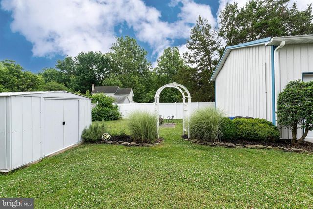 76 BROAD ST, Elmer, NJ 08318