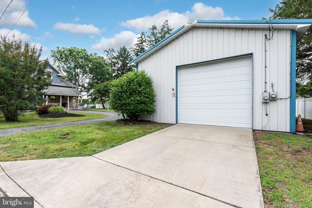 76 BROAD ST, Elmer, NJ 08318