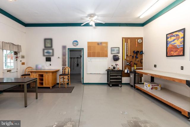 76 BROAD ST, Elmer, NJ 08318