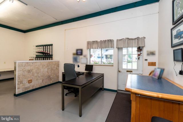 76 BROAD ST, Elmer, NJ 08318