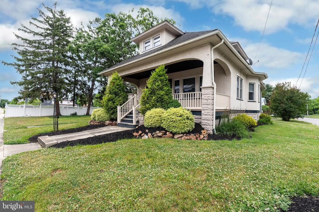 76 BROAD ST, Elmer, NJ 08318