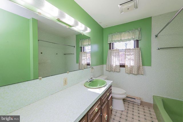 934 ORCHARD RD, Willow Street, PA 17584