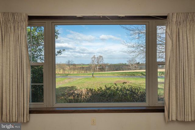 934 ORCHARD RD, Willow Street, PA 17584