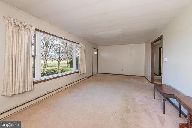 934 ORCHARD RD, Willow Street, PA 17584