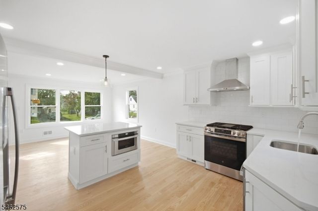 154 Oakmanor Pkwy, South Plainfield Boro, NJ 07080