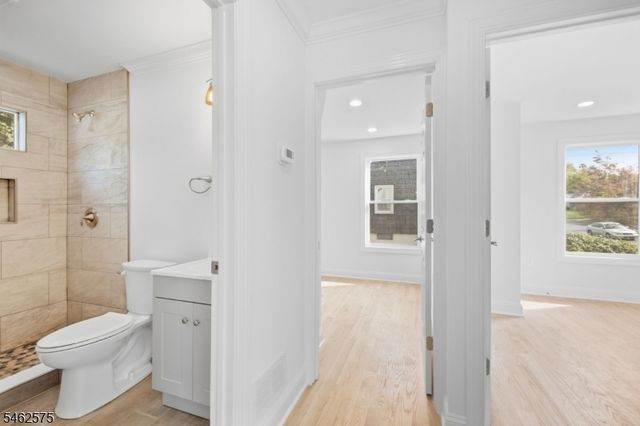 154 Oakmanor Pkwy, South Plainfield Boro, NJ 07080
