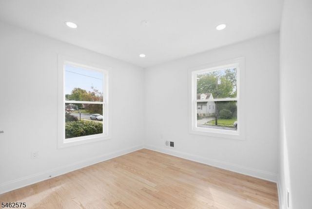 154 Oakmanor Pkwy, South Plainfield Boro, NJ 07080