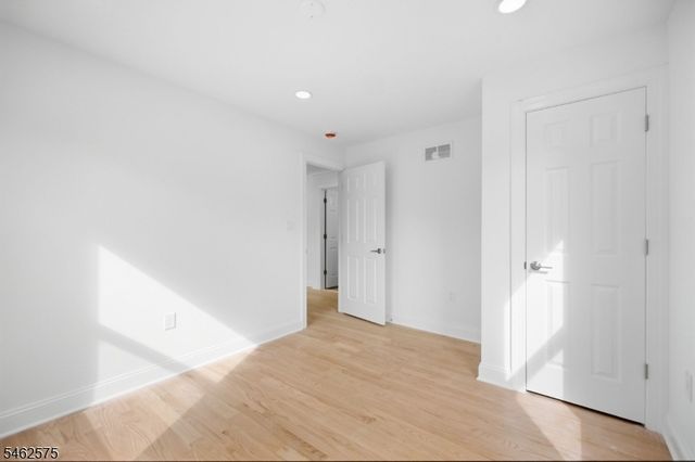154 Oakmanor Pkwy, South Plainfield Boro, NJ 07080