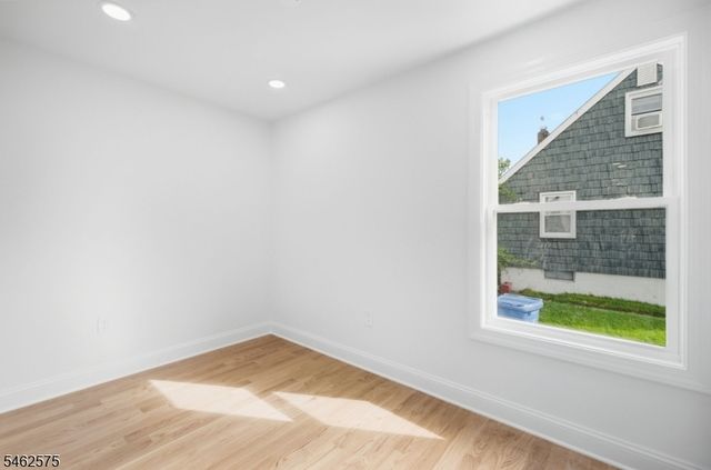 154 Oakmanor Pkwy, South Plainfield Boro, NJ 07080